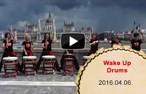 Ismét részt vettünk a nemzetközi Wake Up Drums Projektben, 3 ébresztő dobütésünk háttere ezúttal a Parlament volt